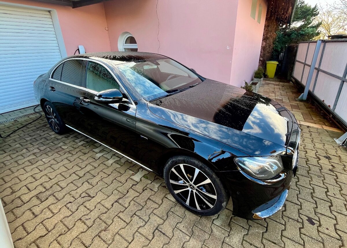 Mercedes E300e|VÝJIMEČNÝ STAV|NÍZKÝ NÁJEZD|ZÁRUKA|TAŽNÉ ZAŘ. - 9