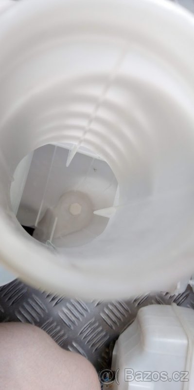 Mazda 323 nádobky ostřikovačů - 9