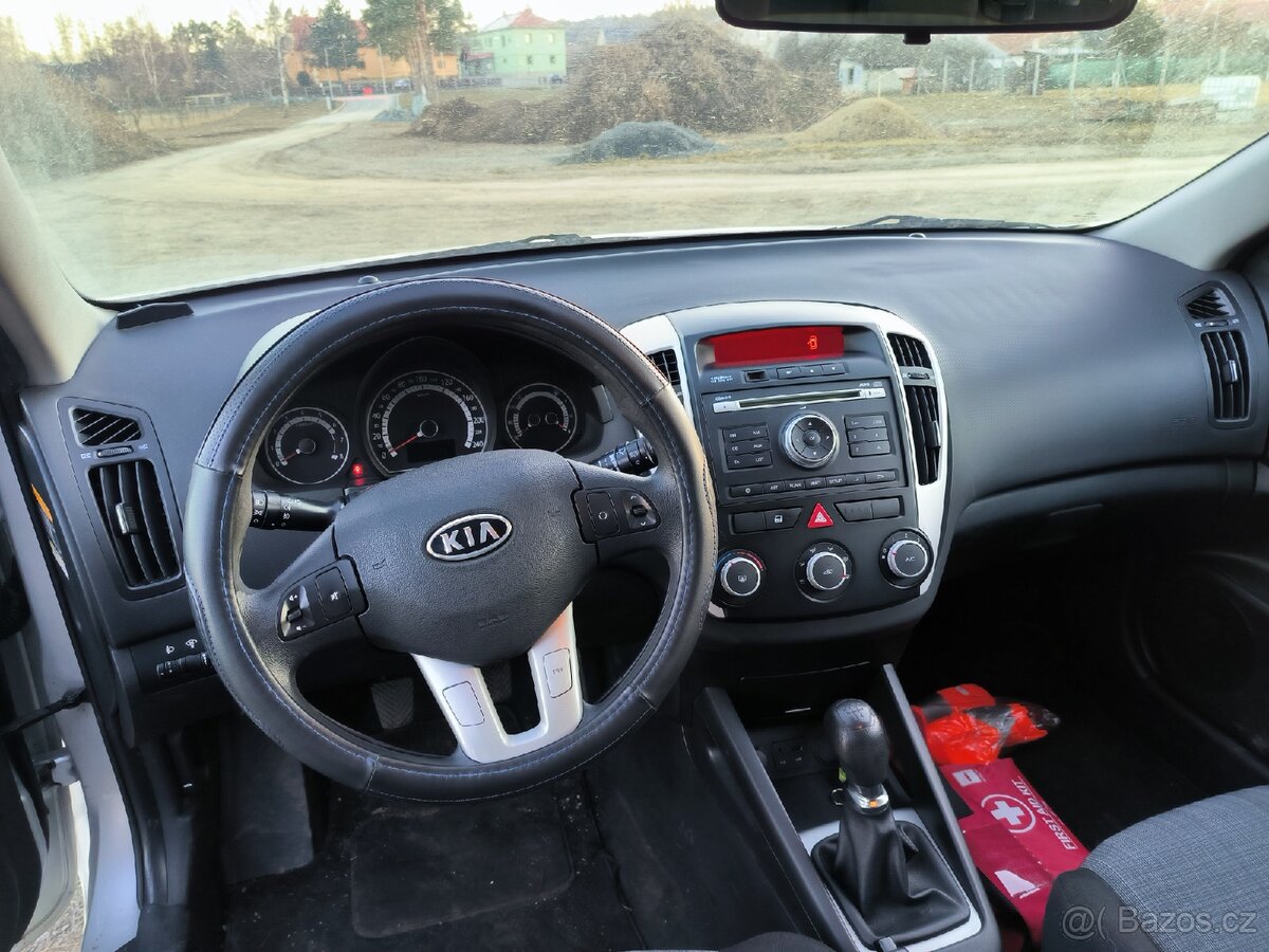 Kia Ceed combi, 1,6i benzín – pronájem - 9