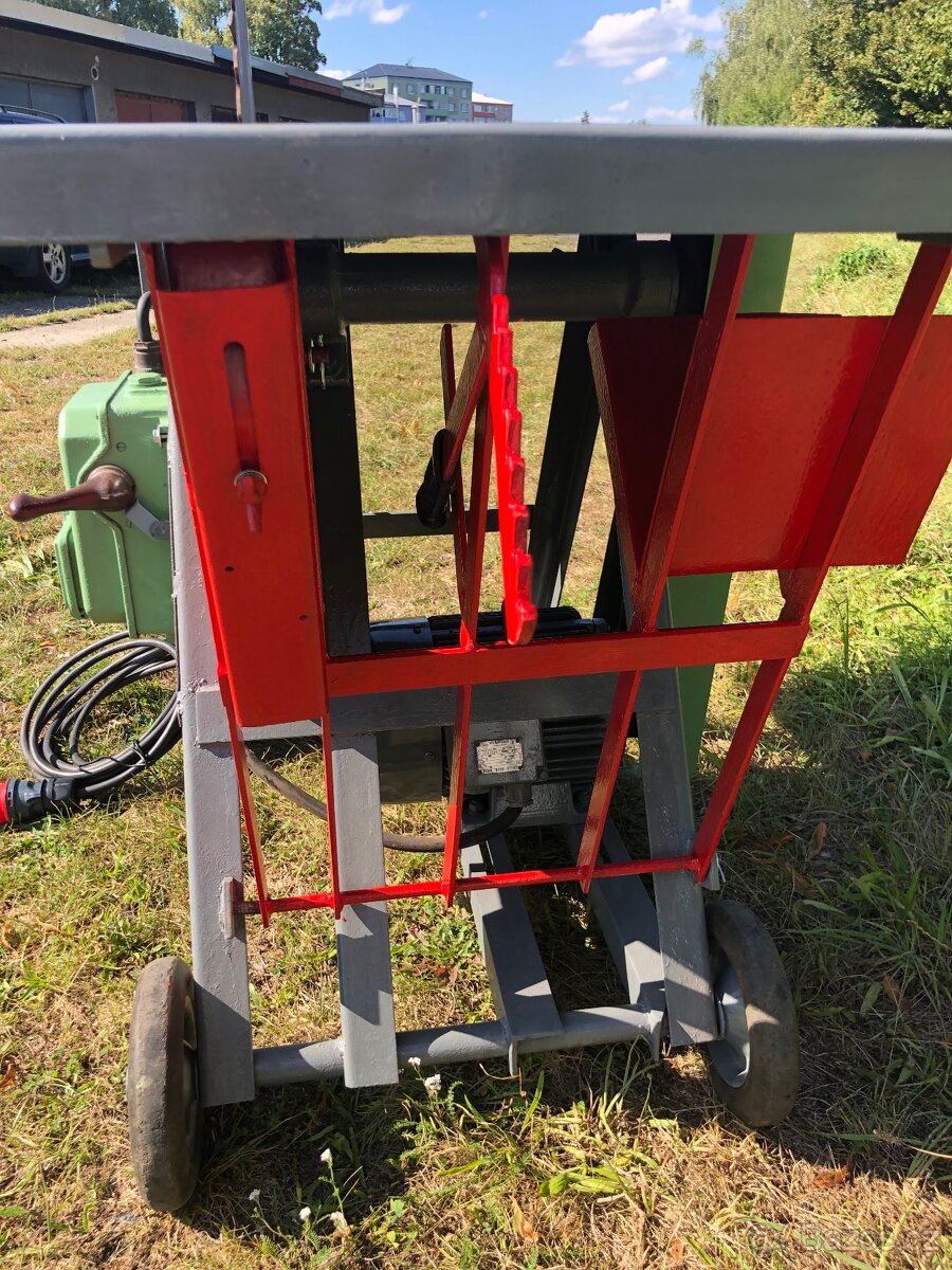 CIRKULÁRKA S KOLÉBKOU - 9