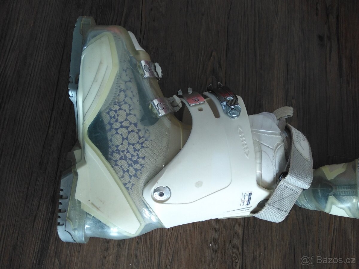 Prodám velmi pěkné dámské lyžáky HEAD velikost 38 - 9