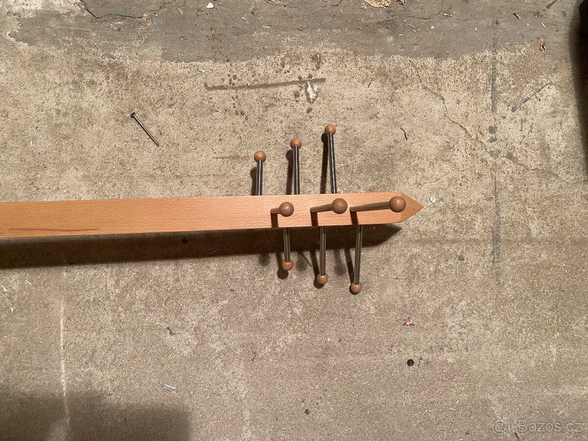 Věšák kovový, dřevěný, více kusů - 9