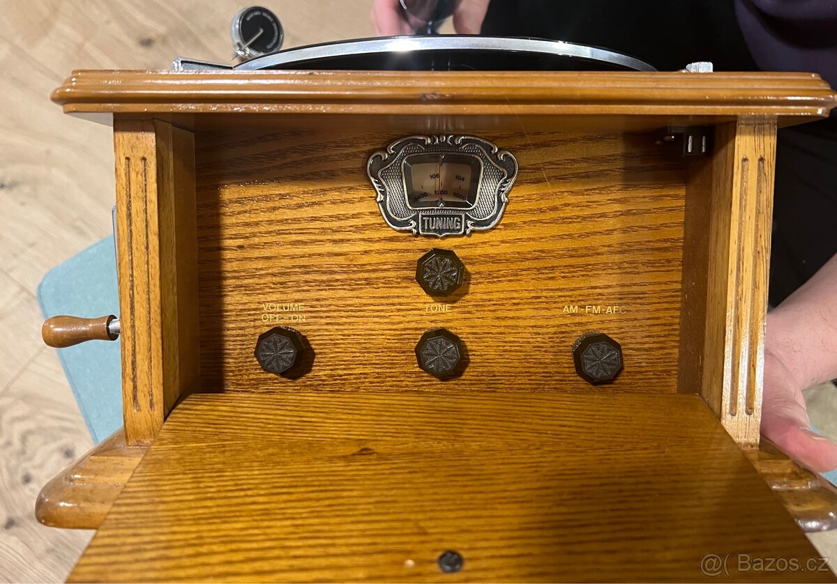 Gramofon s rádiem a kazeťákem - 9