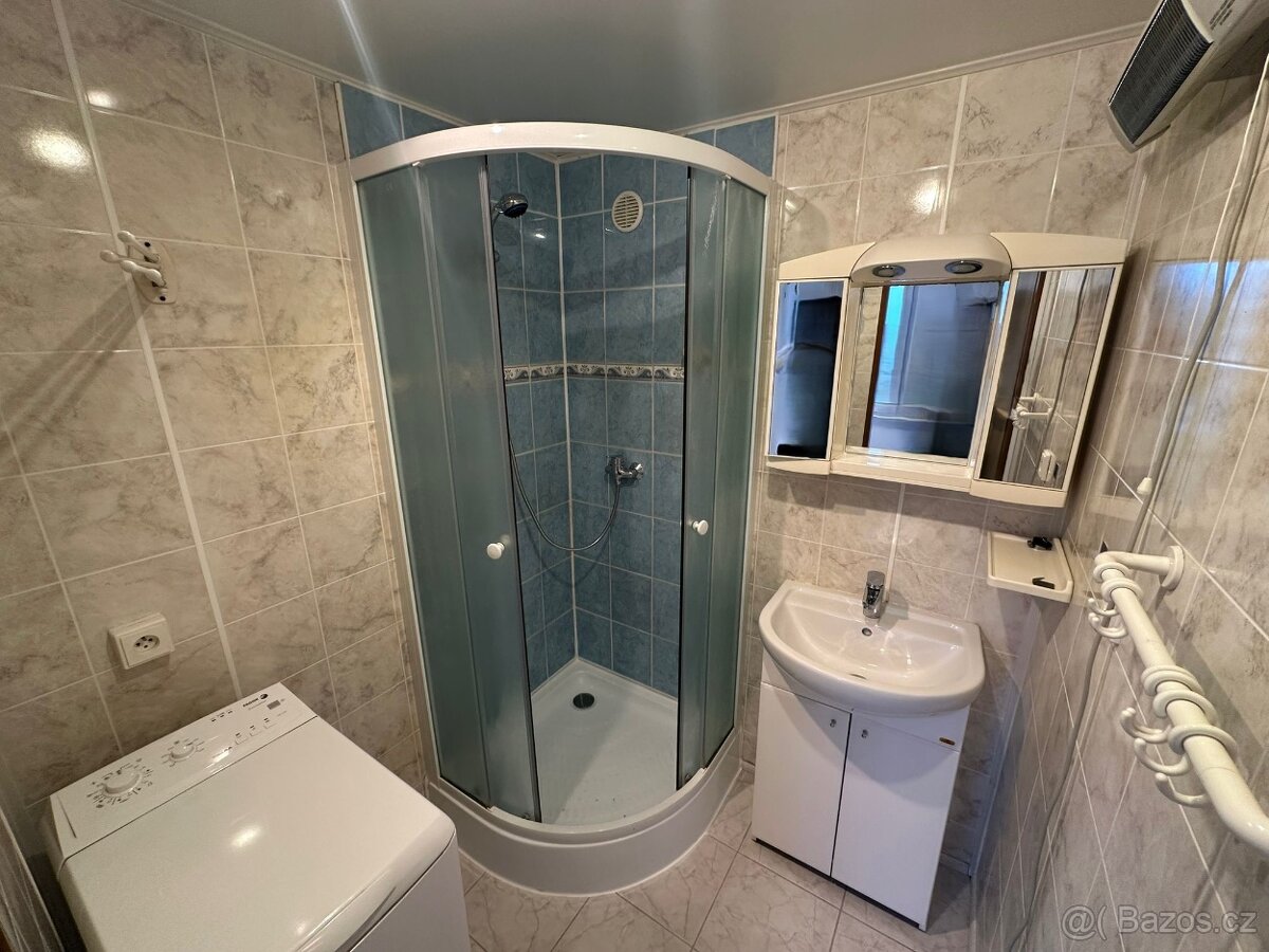 Pronájem bytu 2+1, 65 m² – Chvaletice - 9