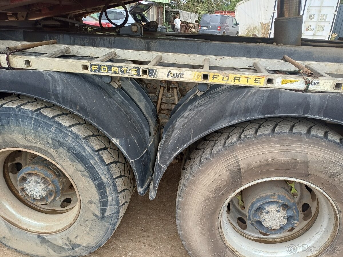 Renault Kerax 8x4 - 9