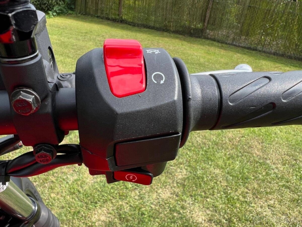 Prodám MOTO GUZZI V7 II STONE - 9