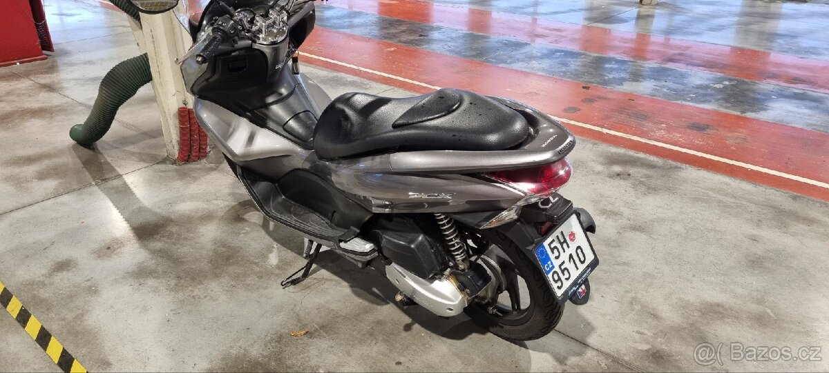 Skútr Honda 125PCX - 9