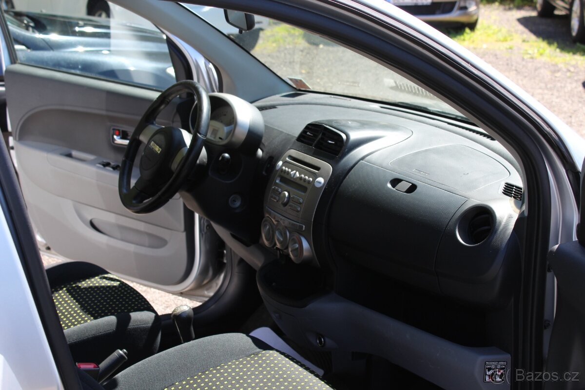 Daihatsu Sirion - 9