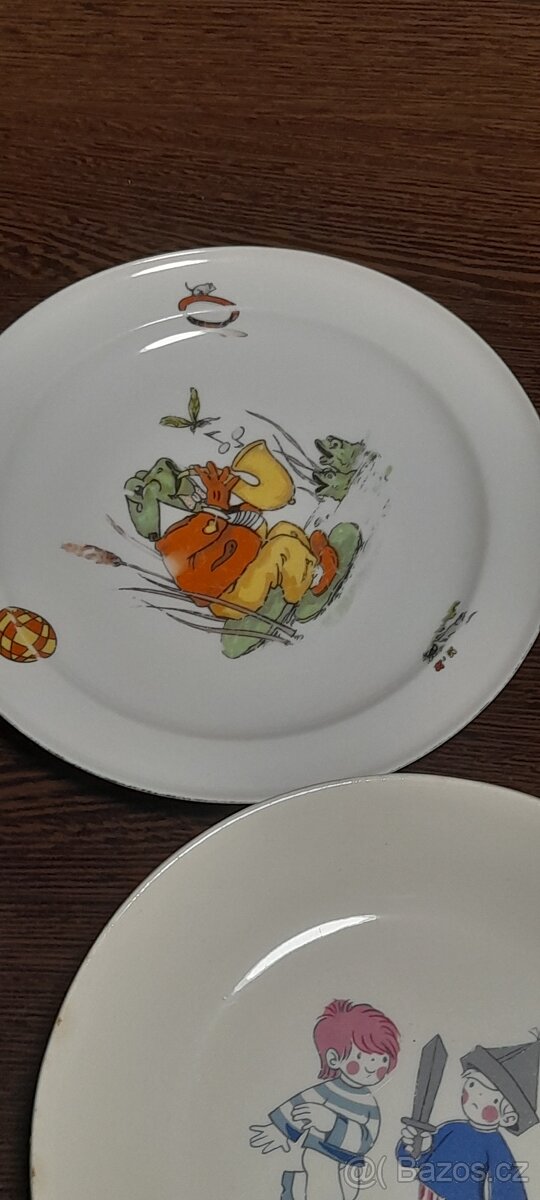 Starožitné dětské talířky a velký porcelánový hrnek - 9