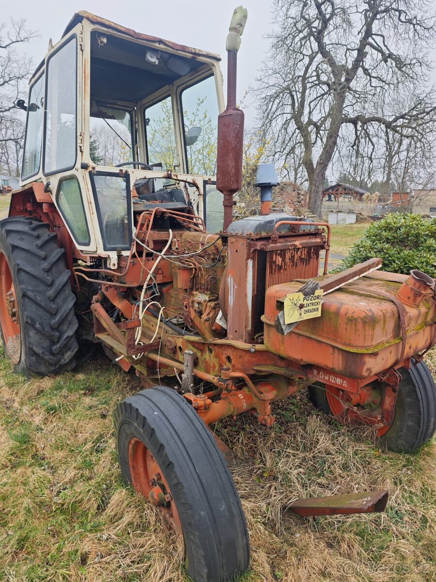 Traktorbagr Bělorus - 9