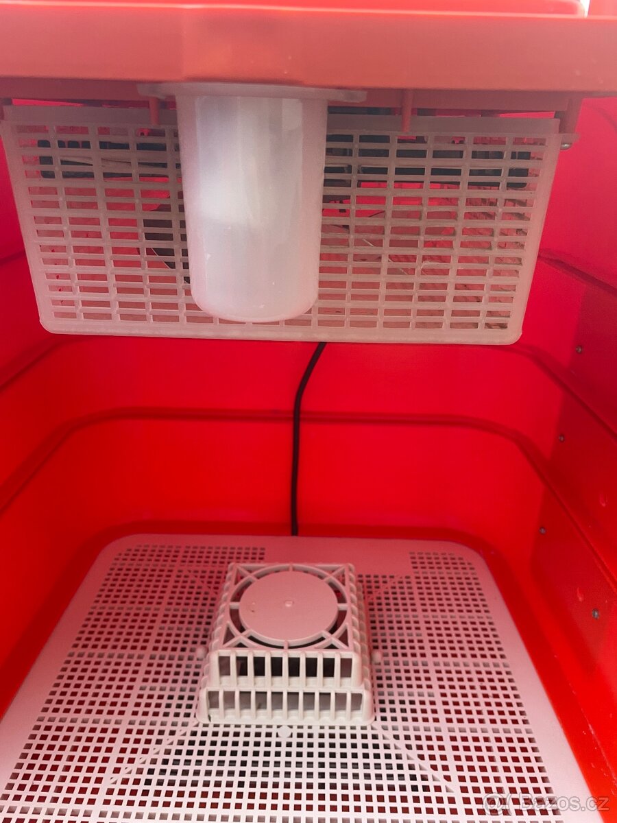 Covattuto poloautomatická líheň na 162 vajec - 9