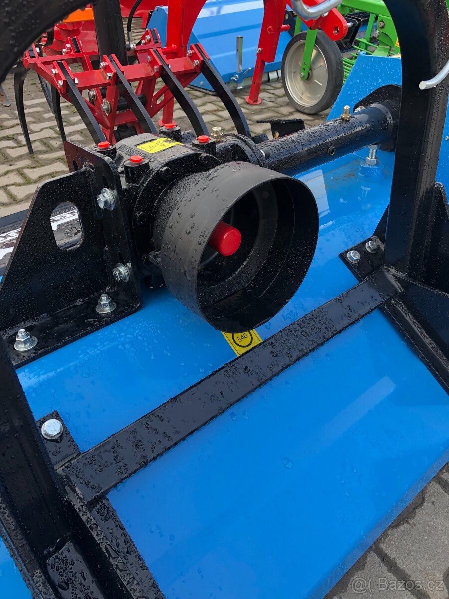 Mulčovač za traktor / kladívkový / hydr. posuv - 9