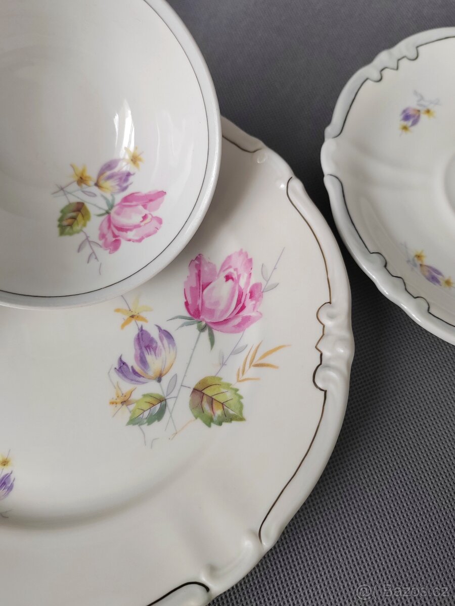 Klasická porcelánová čajová sada s jemným květinovým decorem - 9