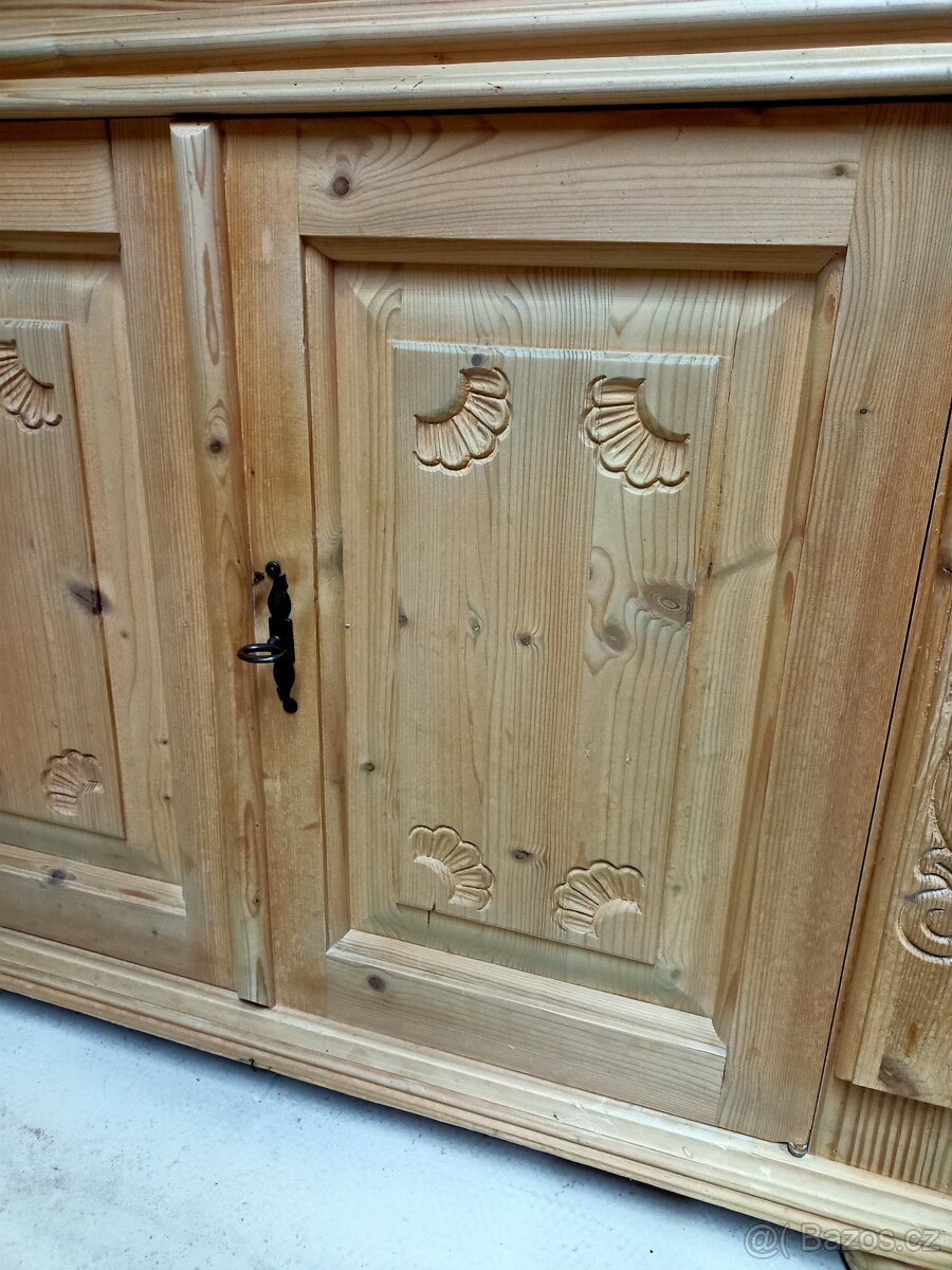 Prodám hezkou sestavu z masivu-komoda,věšák,zrcadlo. - 9