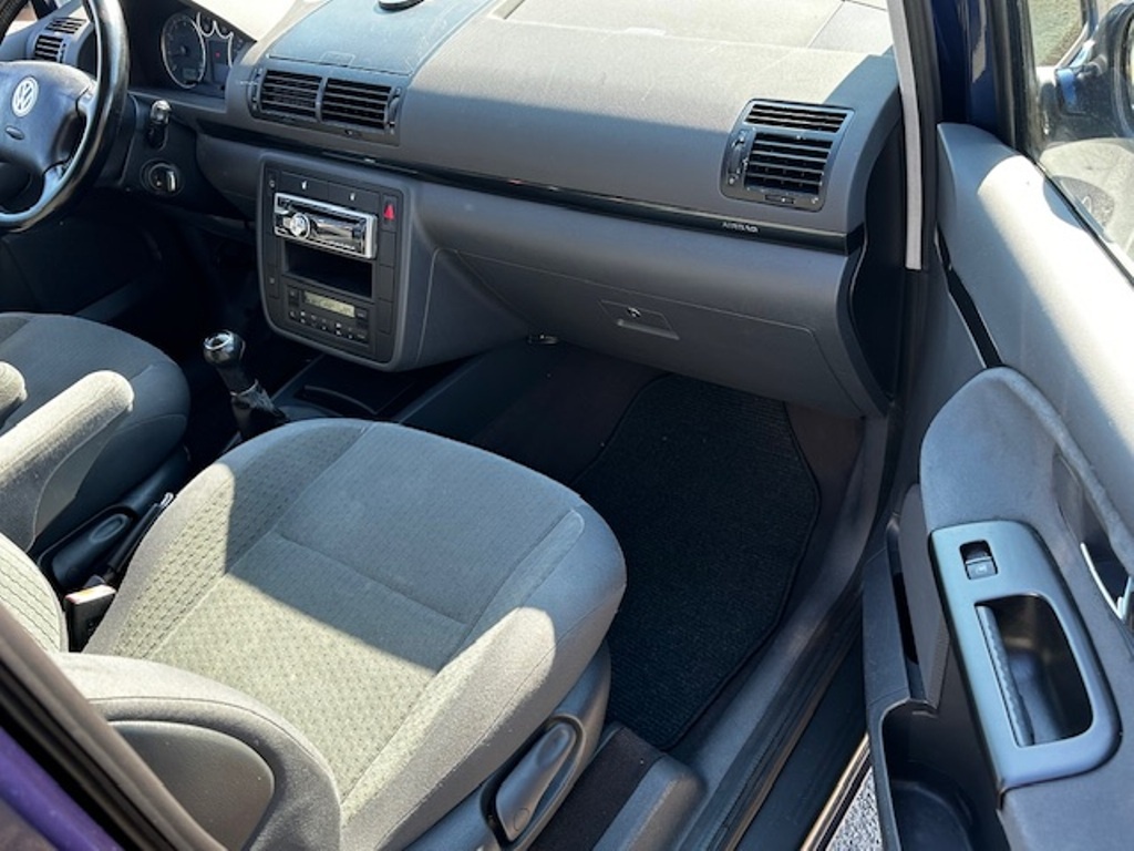 VW Sharan 2.0i, r.2005, 7-míst, STK, klima - 9