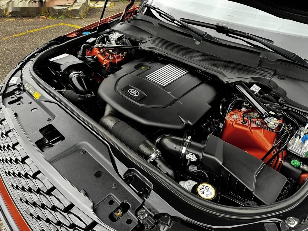 Land Rover Discovery, 3.0SDV6 ČR 1.MAJ EXTRA VÝBAVA - 9