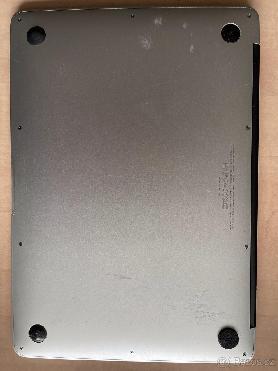 MacBook Air Core i5 model: (A1369) - 9