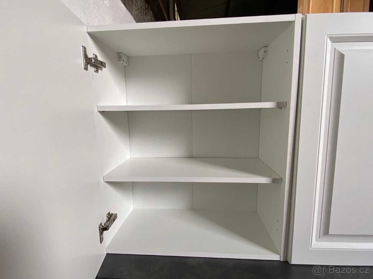 Moderní kuchyňská linka bez spotřebičů - 9