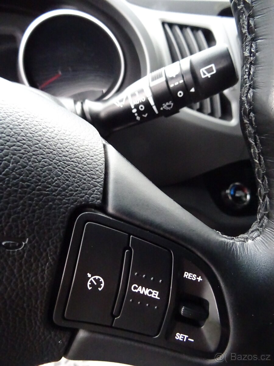 Kia Sportage 1,7 CRDi 85 kW 2x sada alu kol, pěkná výbava - 9