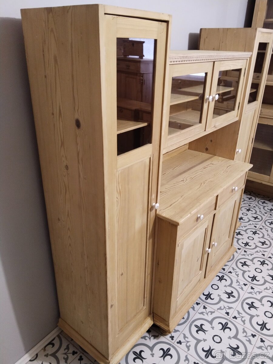 Stará, komínová kredenc, příborník po renovaci - 9