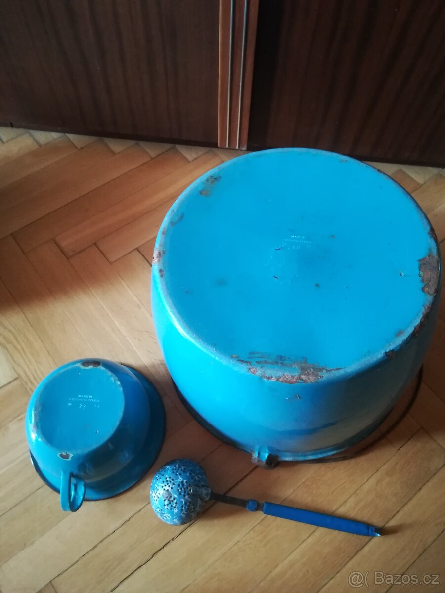 Modré hrnce, nočník, naberacka - 9