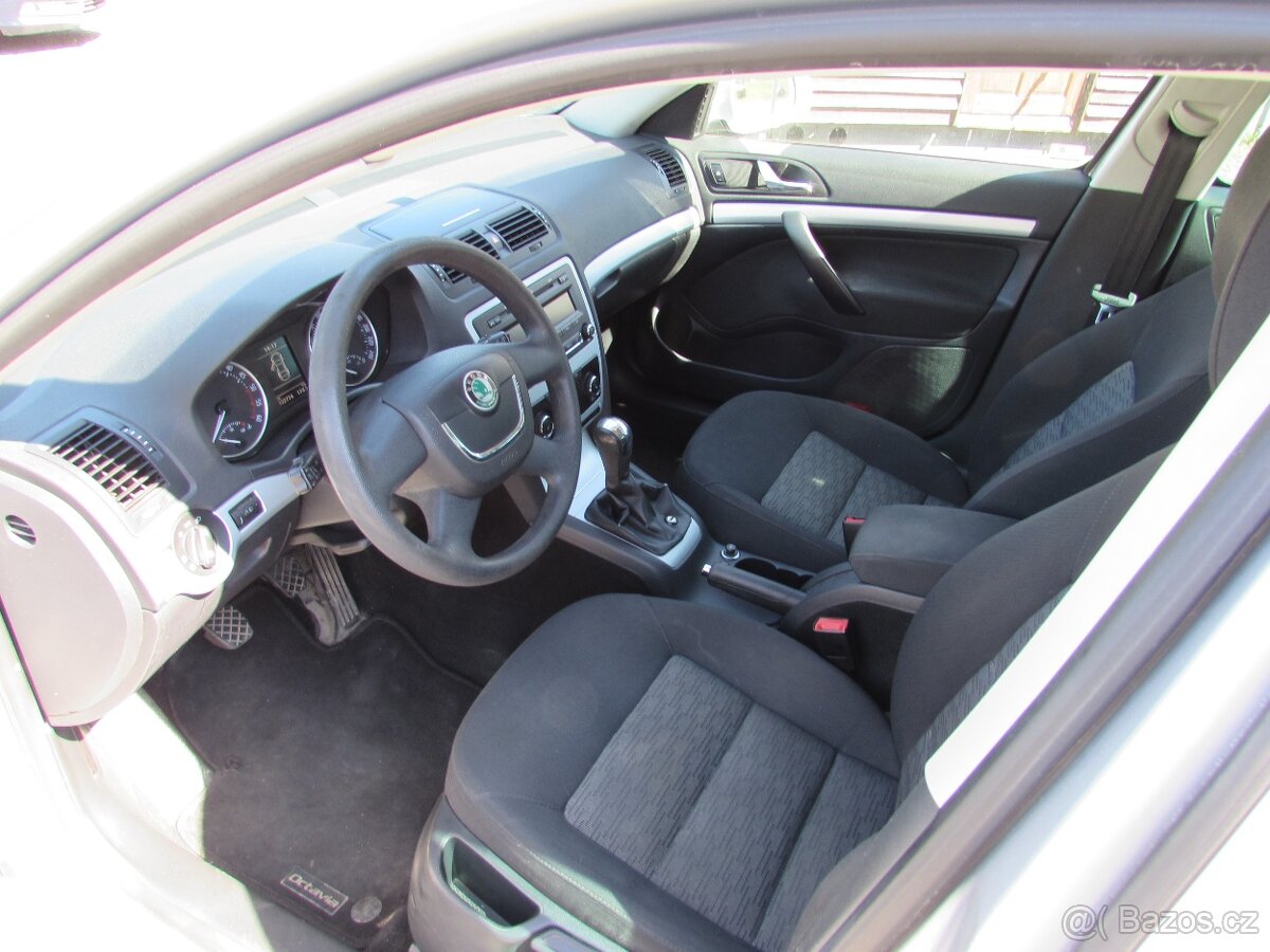 Škoda Octavia II 1.6 TDi 77kW kombi, Servisní kniha, 2.maj. - 9