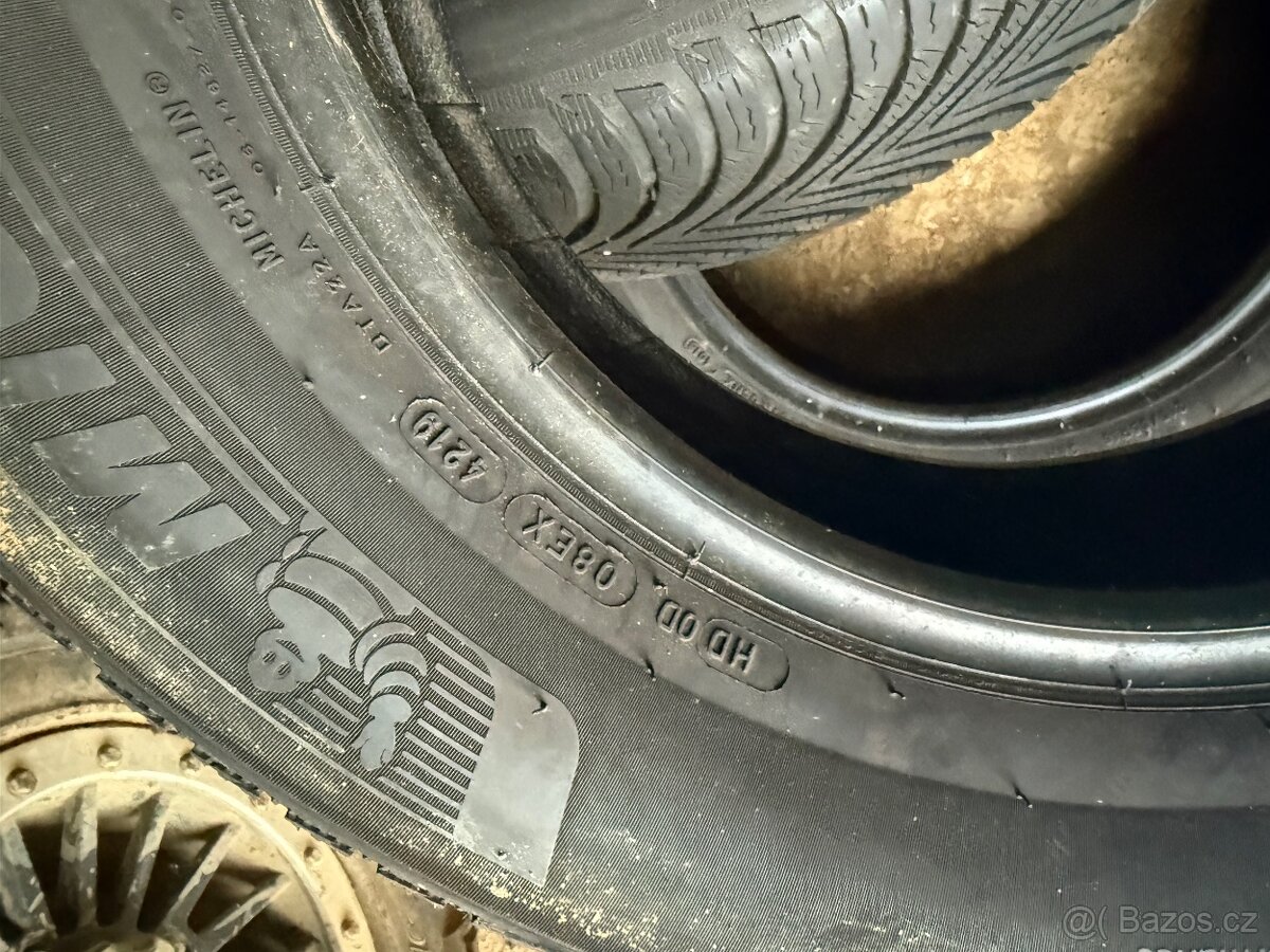 prodám zimní 215/65/16 Michelin - 9