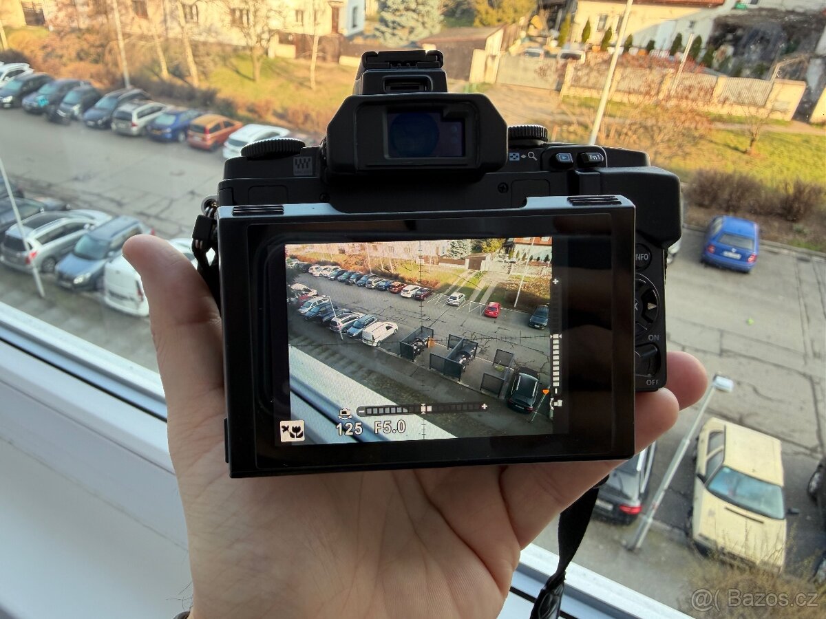 Olympus OM-D E-M5 s příslušenstvím - 9