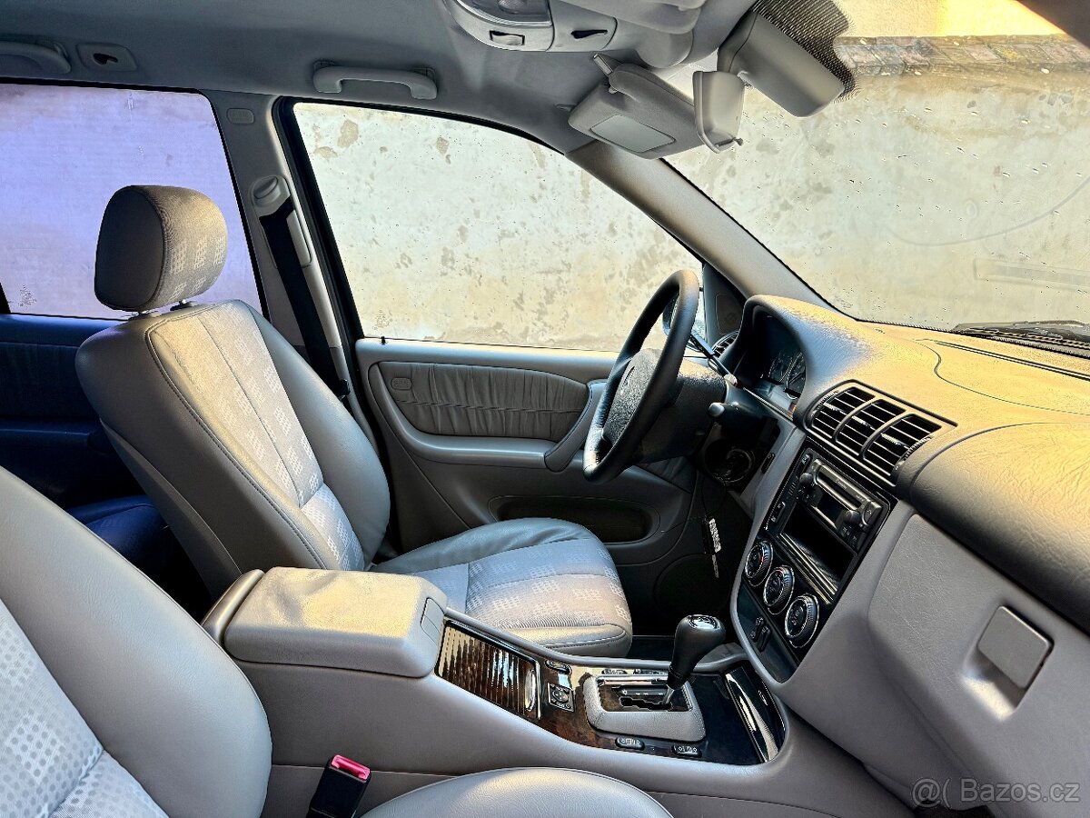 Mercedes Benz ML 270CDi Special Edition 1.Maj Serviska - 9