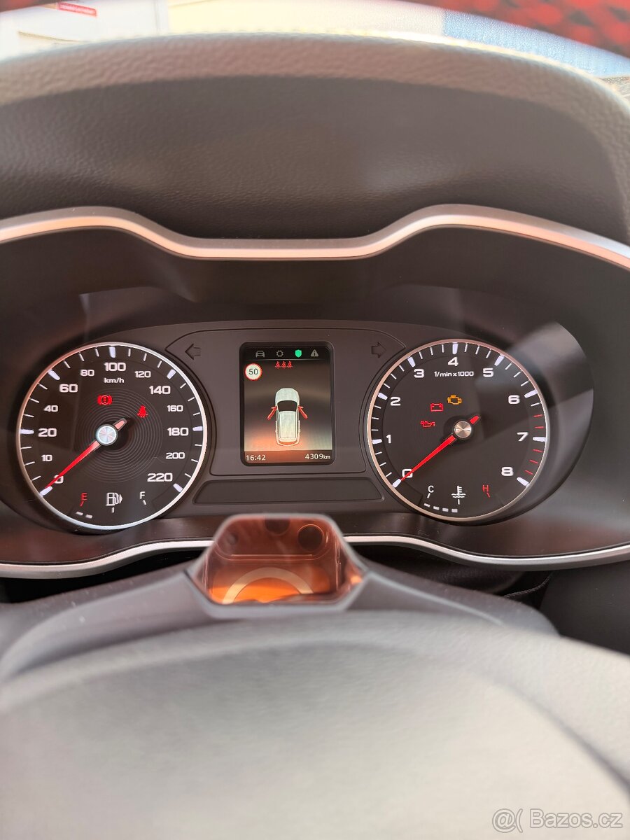 MG ZS 1.5 VTi Essential Plus - 9