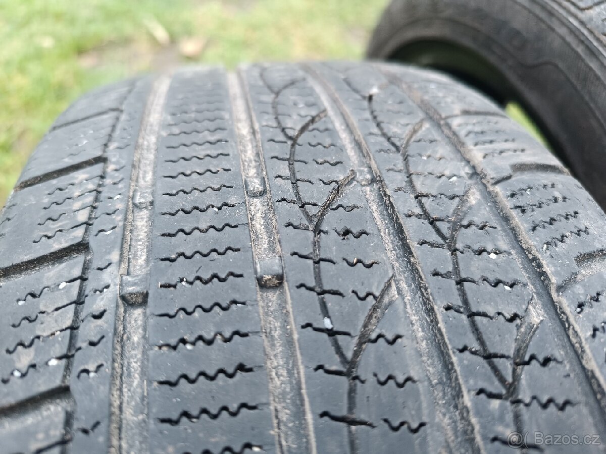Pneu zimní 215/45 R17 - 9