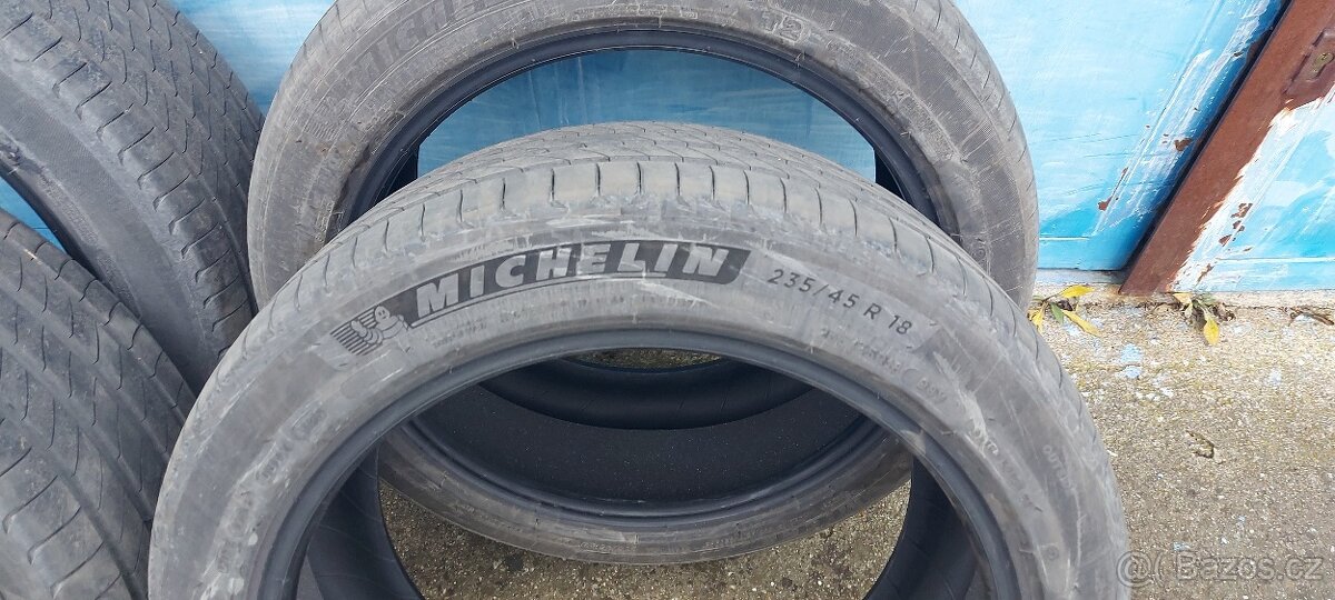 Tesla3-letní origo pneu Michelin e Primacy 235/45 R18,zánovn - 9