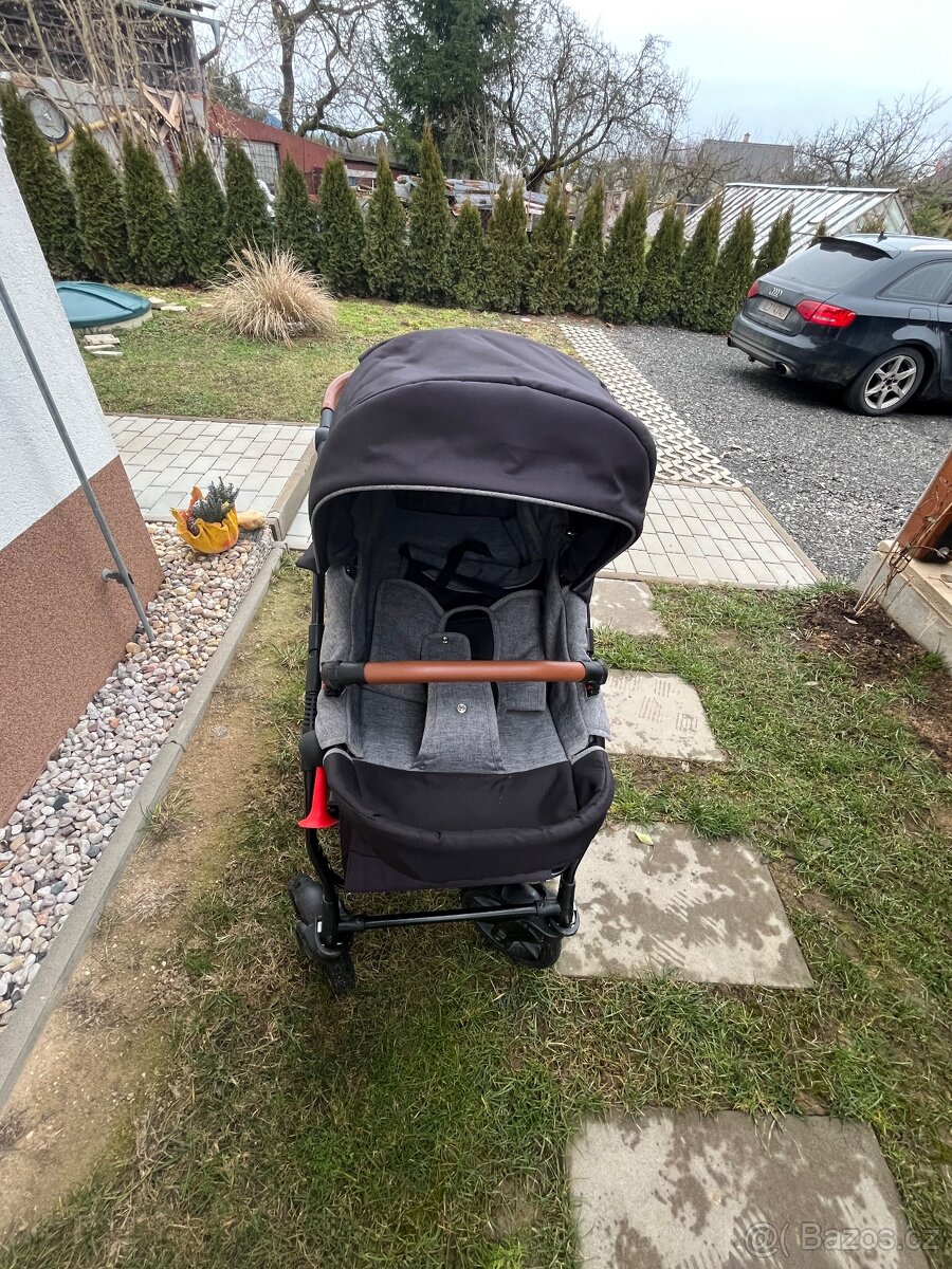 Kočárek a autosedačka - 9