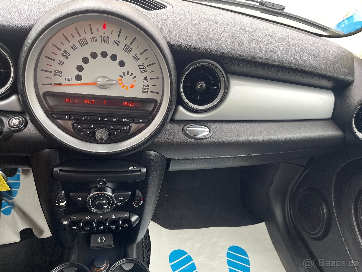 Prodám Mini Cooper 1.6 i,r.v.2012 75 koní, nový olej a brzdy - 9