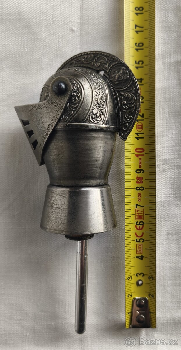 vintage nálevka na víno a vývrtka - 9