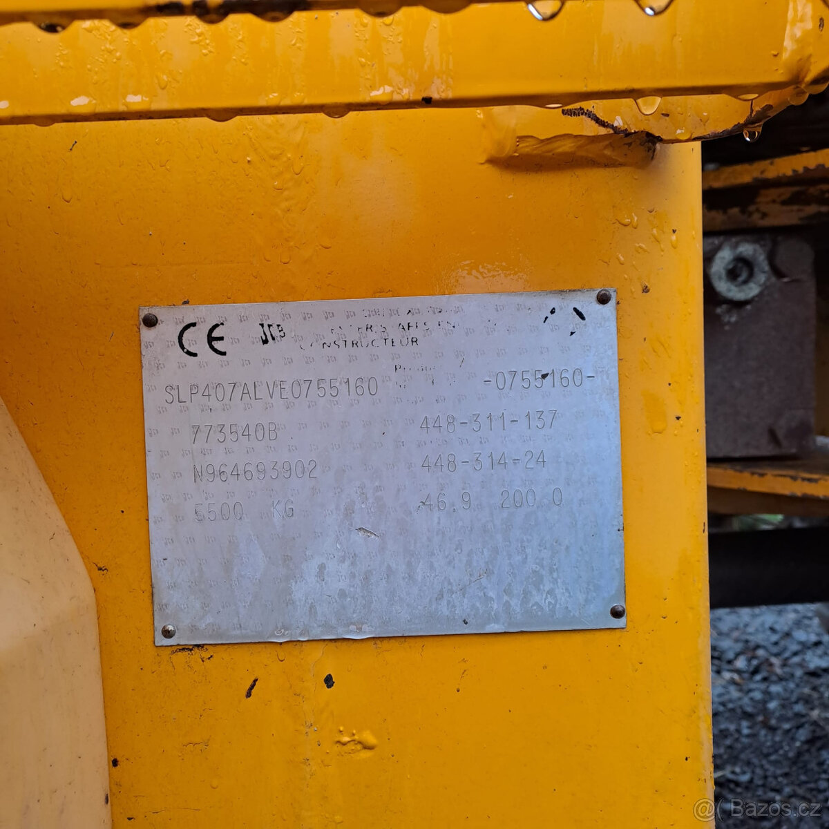 Kolový nakladač JCB 407 - 9