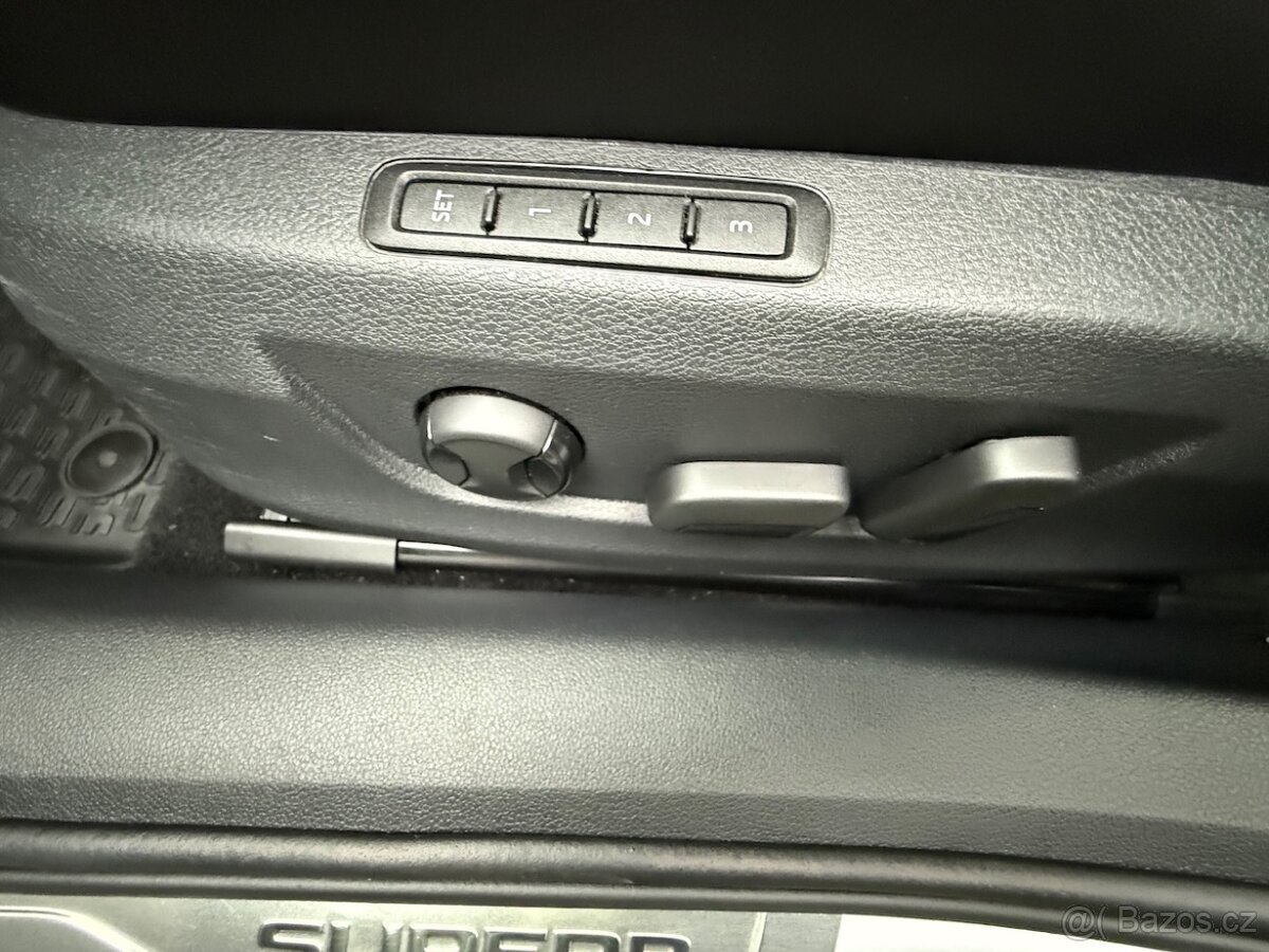 ŠKODA SUPERB 3 1,4TSi iV STYLE DSG TAŽNÉ Koup.ČR,2022,84tkm - 9