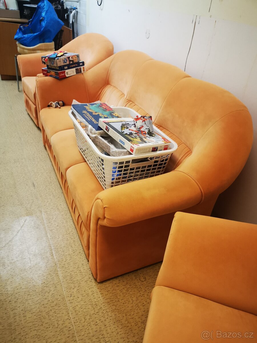 Pomerančový gauč na prodej - 9
