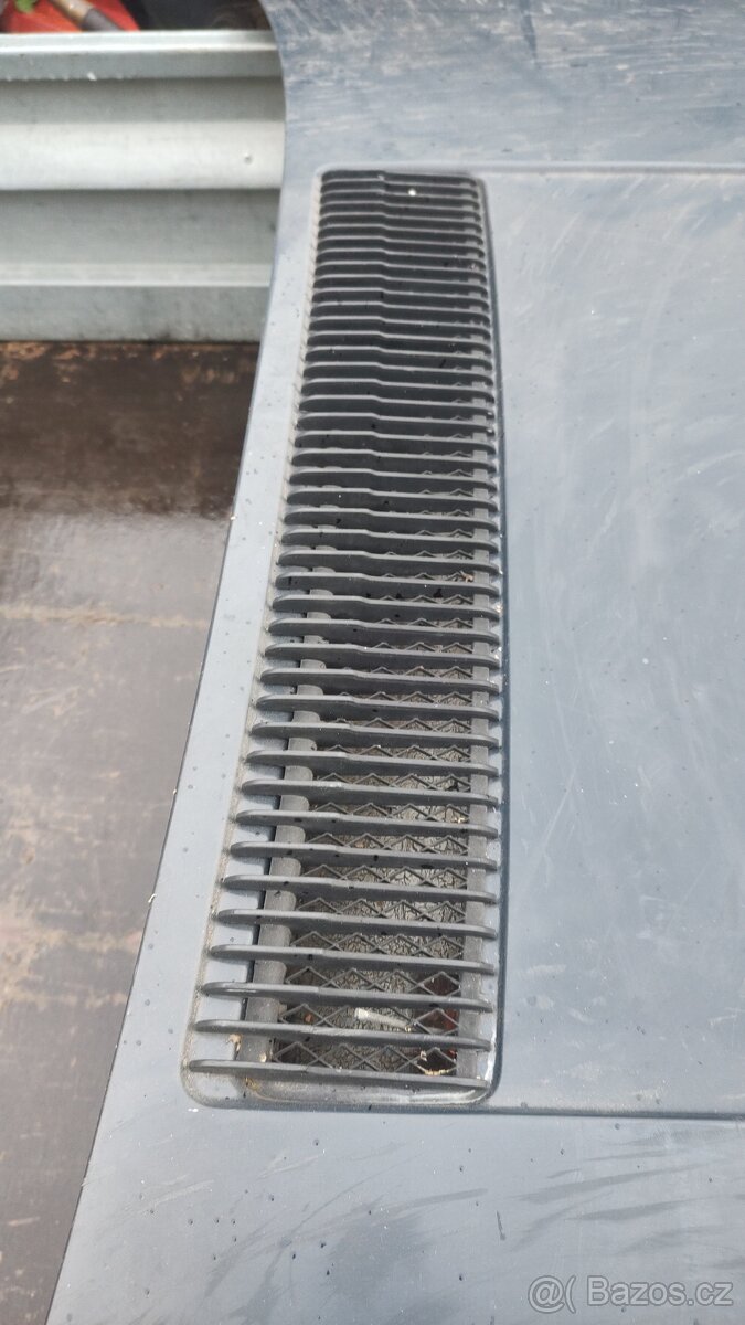 BMW e12 přední kapota - 9