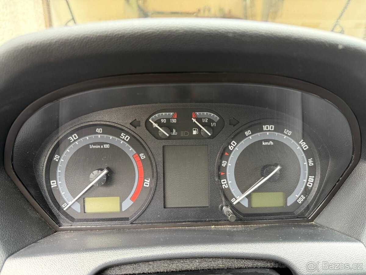 Garážovaná Škoda Fabia 1,2/47KW HTP po dědovi - 9