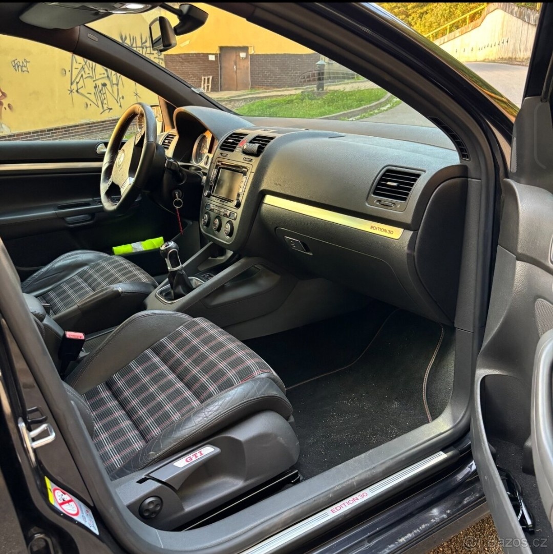 Volkswagen Golf GTI Edition 30 - 9