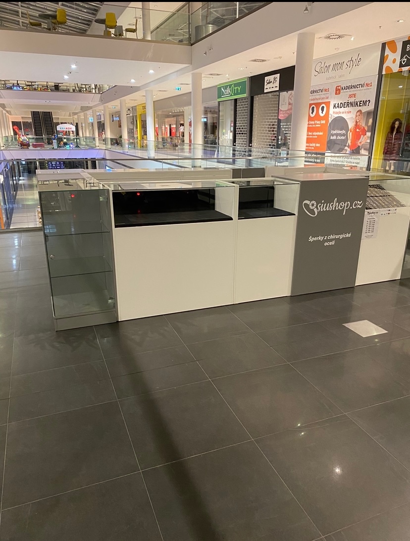 Dřevěný stánek 10 m² – ideální do obchodního centra - 9