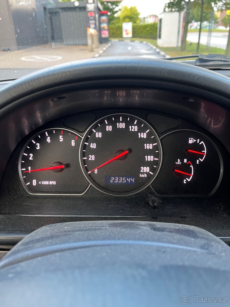 Suzuki Grand Vitara XL7 - 9