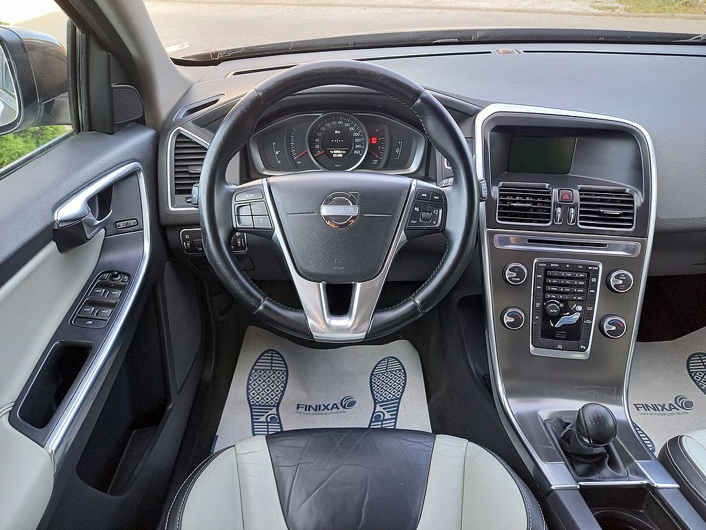 Volvo XC60, 2.4D5 120k 4x4+klima+Manual+ROZVODY - 9