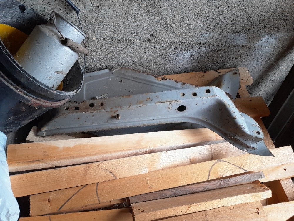 Nové nepoužité dveře Wartburg 353 a další plechařina - 9