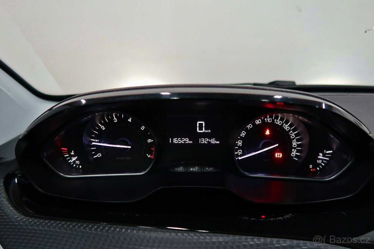 Peugeot 2008 1.2 PT 96kW,SIGNATURE,CARPLAY,ZÁRUKA,1.MAJ. - 9