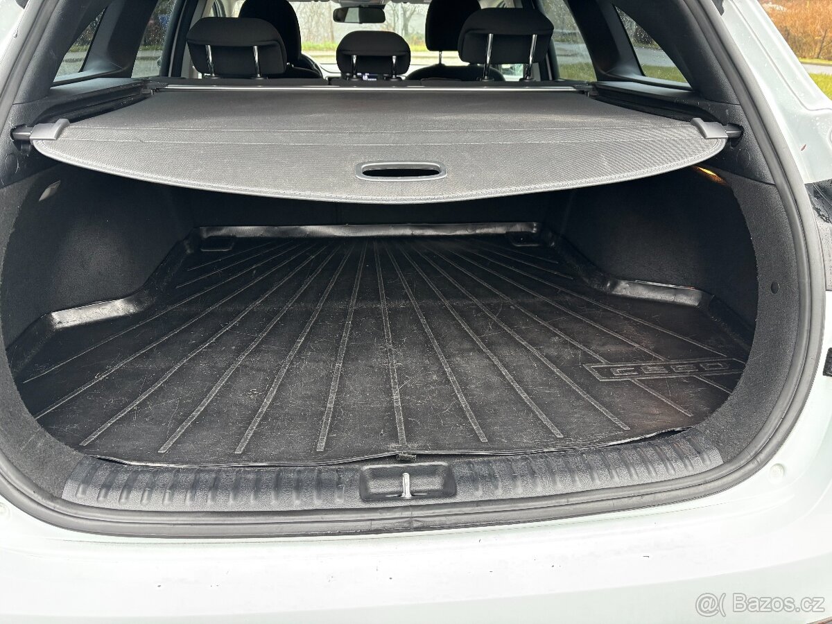 Kia Ceed 1.6 CRDi 100kw Combi 1.Majitel,Top Exklusive - 9