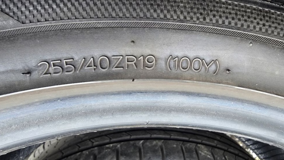 Letní pneu 255/40/19 Hankook - 9