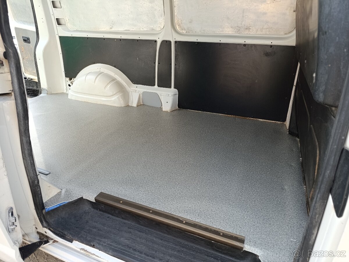 Volkswagen Transporter T5 Long - 9