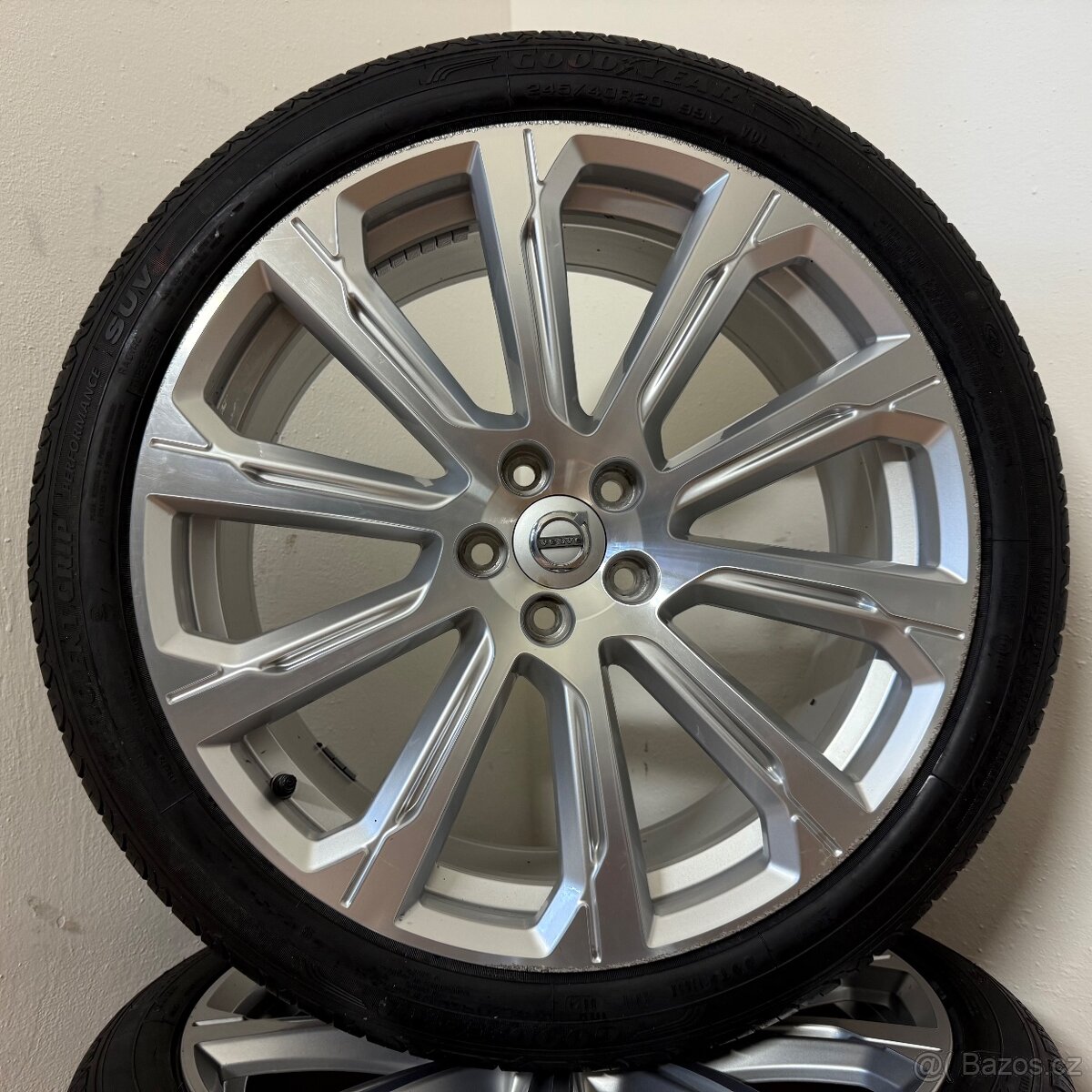 VOLVO V90 5x108 R20 ET42,5+LETNÍ 245/40R20 7,5mm - 9